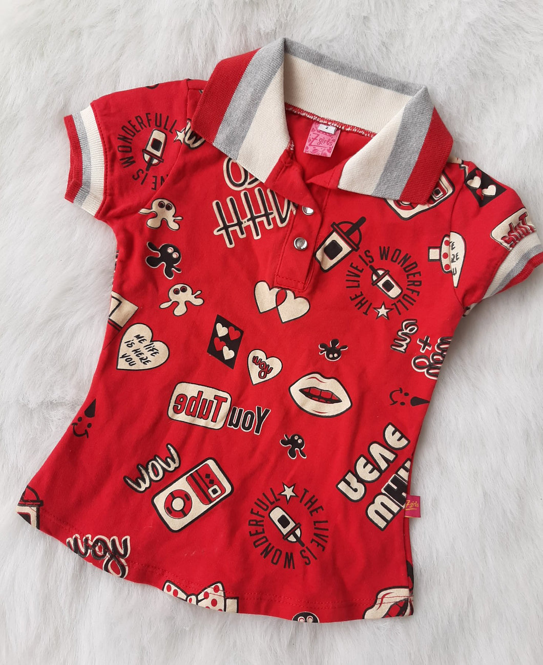 Camiseta roja niña