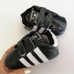 Tenis negro bebé