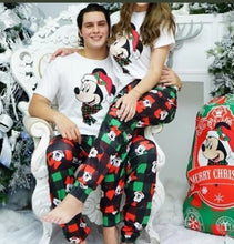 Cargar imagen en el visor de la galería, Pijamas familiares navideñas